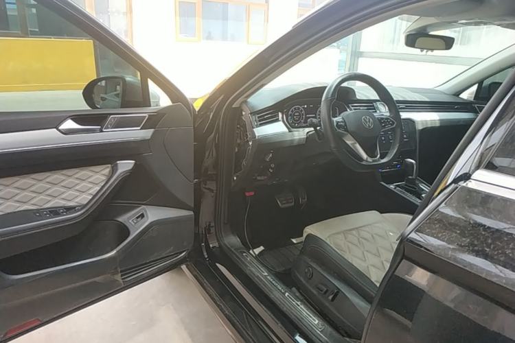 Used Volkswagen Magotan 2023 2 Million Units Commemorative Edition 330TSI DSG Luxury Version Driver Seat
