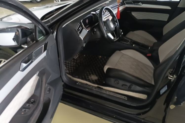 Used Volkswagen Magotan 2023 2 Million Units Commemorative Edition 330TSI DSG Luxury Version Driver Seat