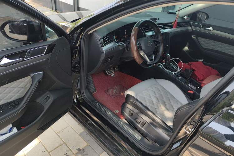Used Volkswagen Magotan 2023 2 Million Units Limited Edition 280TSI DSG Leading Version Driver Seat