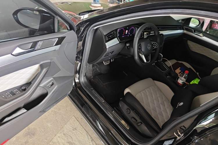 Used Volkswagen Magotan 2023 2 Million Units Limited-Edition 380TSI DSG Flagship Version Driver Seat