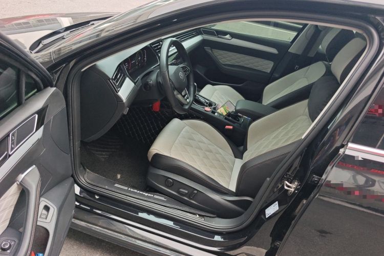 Used Volkswagen Magotan 2023 2 Million Units Commemorative Edition 330TSI DSG Luxury Version Driver Seat
