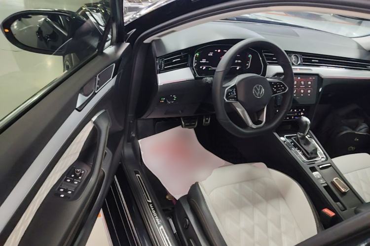 Used Volkswagen Magotan 2023 2 Million Units Commemorative Edition 330TSI DSG Luxury Version Driver Seat