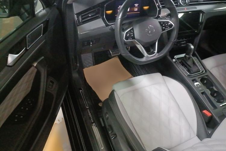 Used Volkswagen Magotan 2023 2 Million Units Limited Edition 330TSI DSG Leading Version Driver Seat