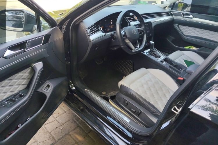 Used Volkswagen Magotan 2023 2 Million Units Limited Edition 330TSI DSG Leading Version Driver Seat
