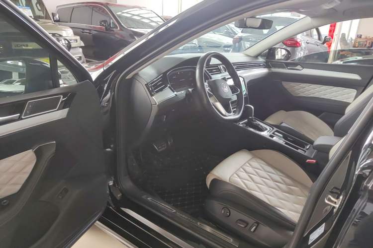 Used Volkswagen Magotan 2023 2 Million Units Commemorative Edition 330TSI DSG Luxury Version Driver Seat