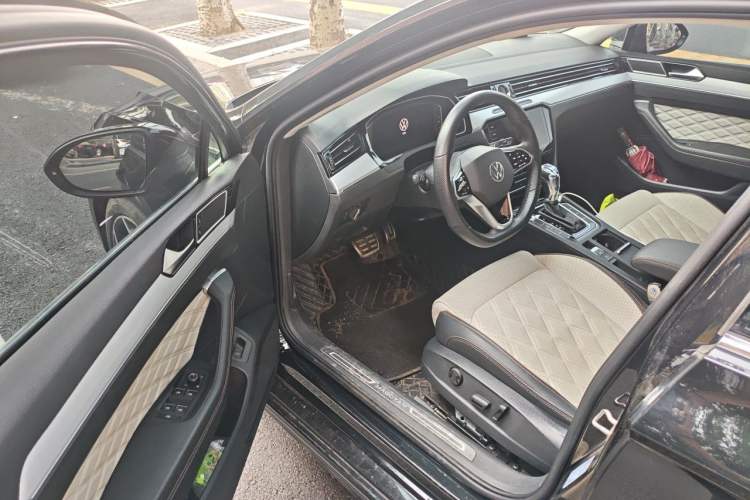 Used Volkswagen Magotan 2023 2 Million Units Commemorative Edition 330TSI DSG Luxury Version Driver Seat