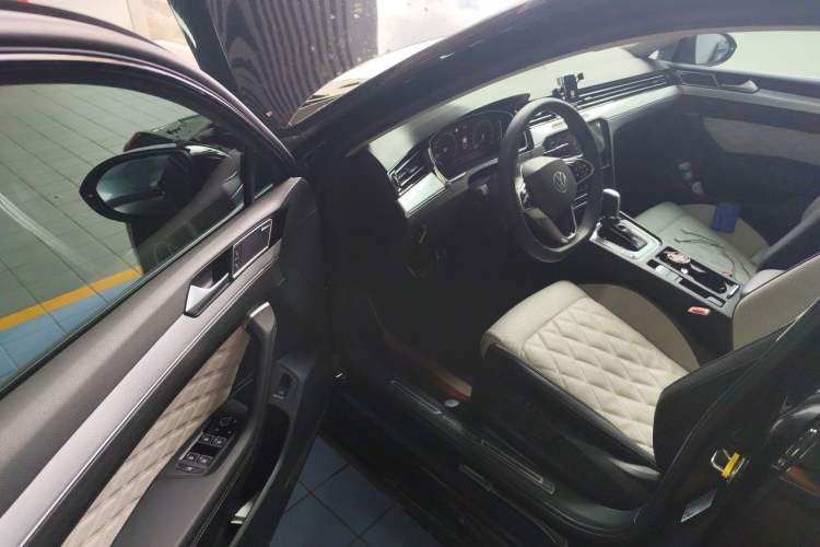 Used Volkswagen Magotan 2023 2 Million Units Limited-Edition 380TSI DSG Flagship Version Driver Seat
