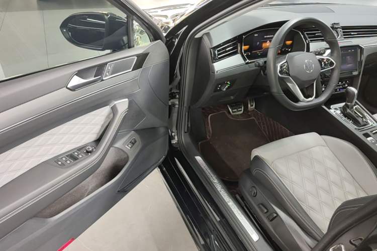 Used Volkswagen Magotan 2023 2 Million Units Limited Edition 330TSI DSG Leading Version Driver Seat