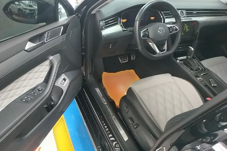 Used Volkswagen Magotan 2023 2 Million Units Limited Edition 330TSI DSG Leading Version Driver Seat