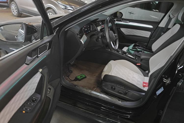 Used Volkswagen Magotan 2023 2 Million Units Limited-Edition 380TSI DSG Flagship Version Driver Seat