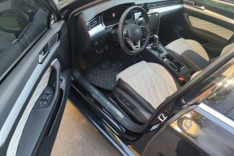 Used Volkswagen Magotan 2023 2 Million Units Commemorative Edition 330TSI DSG Luxury Version Driver Seat
