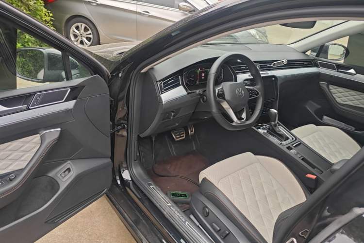 Used Volkswagen Magotan 2023 2 Million Units Commemorative Edition 330TSI DSG Luxury Version Driver Seat