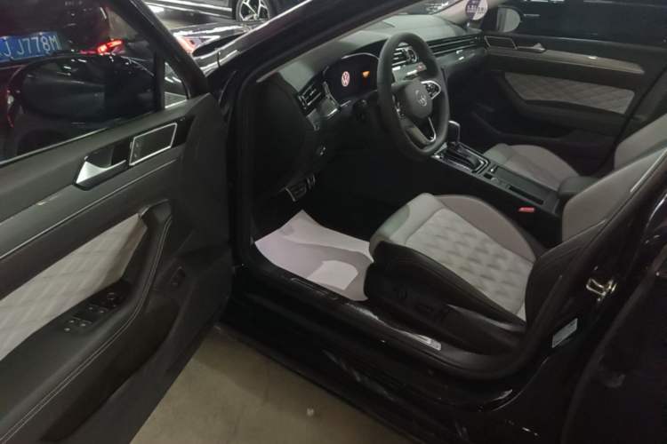 Used Volkswagen Magotan 2023 2 Million Units Limited Edition 330TSI DSG Leading Version Driver Seat