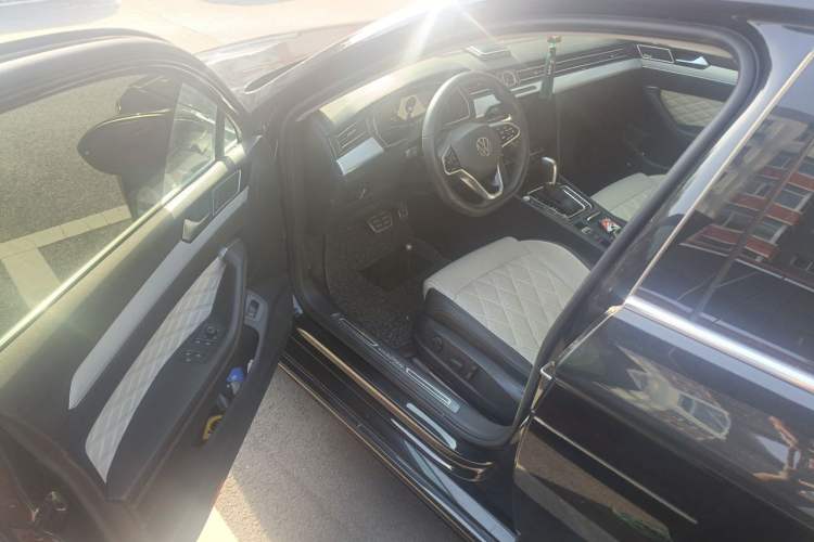 Used Volkswagen Magotan 2023 2 Million Units Commemorative Edition 330TSI DSG Luxury Version Driver Seat