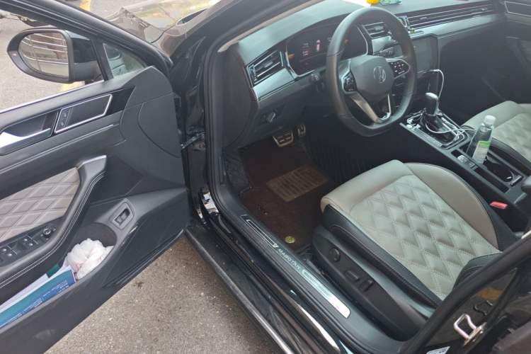 Used Volkswagen Magotan 2023 2 Million Units Limited Edition 330TSI DSG Leading Version Driver Seat