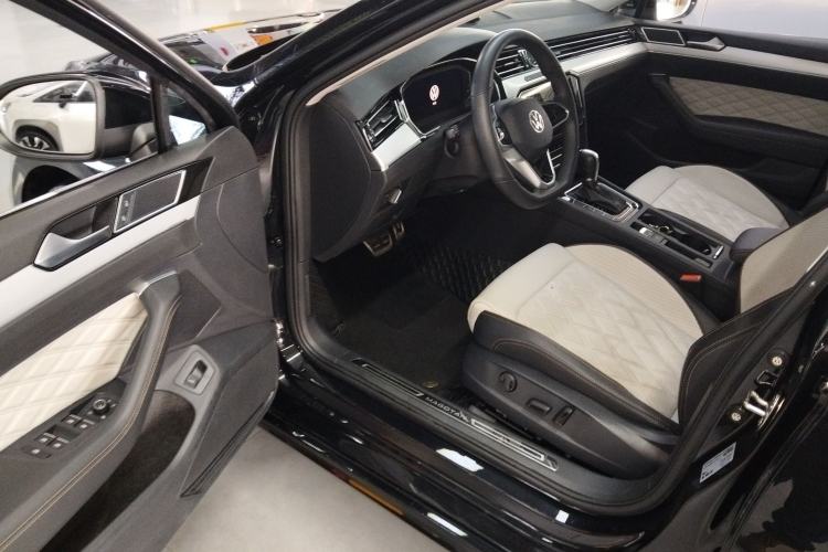 Used Volkswagen Magotan 2023 2 Million Units Commemorative Edition 330TSI DSG Luxury Version Driver Seat