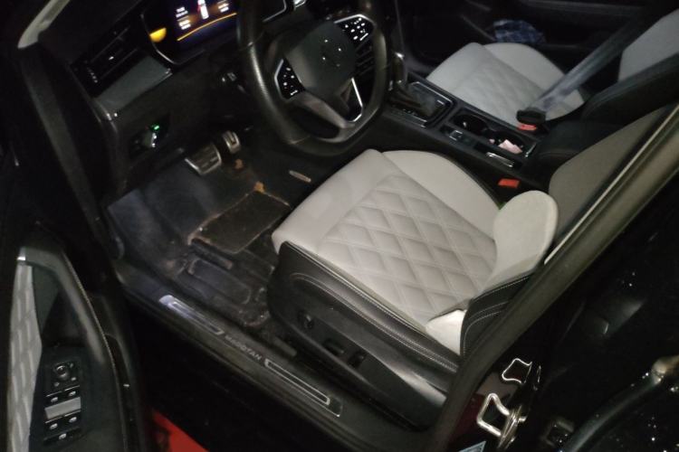 Used Volkswagen Magotan 2023 2 Million Units Limited Edition 330TSI DSG Leading Version Driver Seat