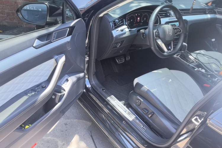 Used Volkswagen Magotan 2023 2 Million Units Commemorative Edition 330TSI DSG Luxury Version Driver Seat