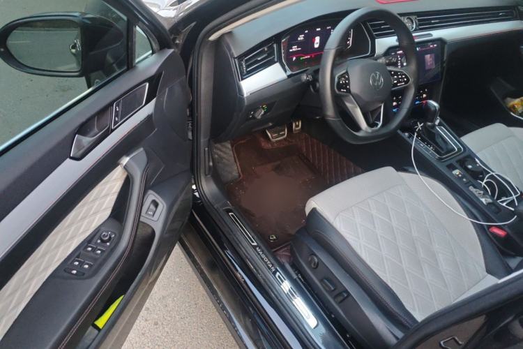 Used Volkswagen Magotan 2023 2 Million Units Commemorative Edition 330TSI DSG Luxury Version Driver Seat