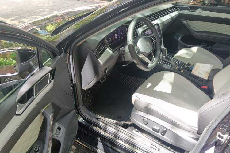 Used Volkswagen Magotan 2023 2 Million Units Commemorative Edition 330TSI DSG Luxury Version Driver Seat