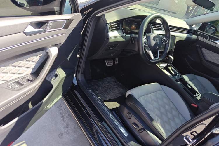 Used Volkswagen Magotan 2023 2 Million Units Limited Edition 330TSI DSG Leading Version Driver Seat