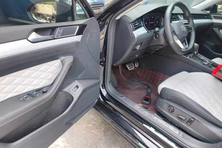 Used Volkswagen Magotan 2023 2 Million Units Commemorative Edition 330TSI DSG Luxury Version Driver Seat