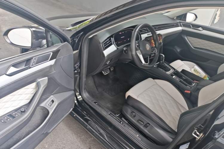 Used Volkswagen Magotan 2023 2 Million Units Commemorative Edition 330TSI DSG Luxury Version Driver Seat