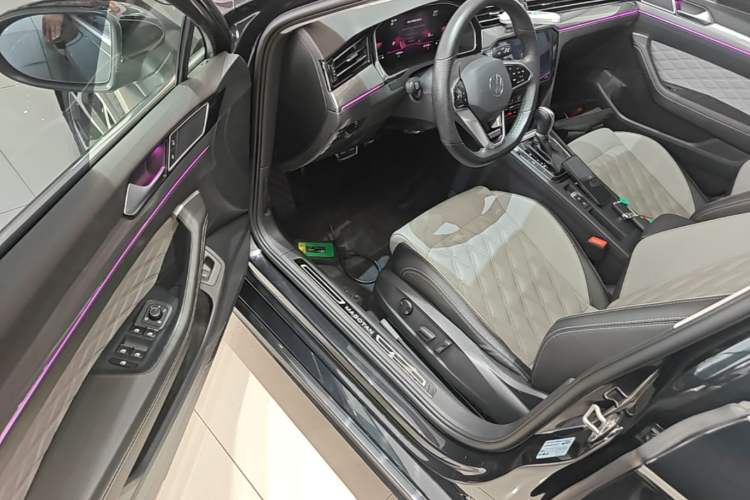 Used Volkswagen Magotan 2023 2 Million Units Limited Edition 330TSI DSG Leading Version Driver Seat