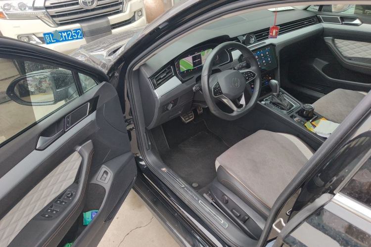 Used Volkswagen Magotan 2023 2 Million Units Limited Edition 330TSI DSG Leading Version Driver Seat