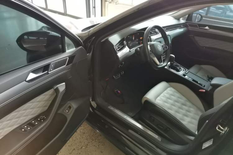 Used Volkswagen Magotan 2023 2 Million Units Limited Edition 330TSI DSG Leading Version Driver Seat