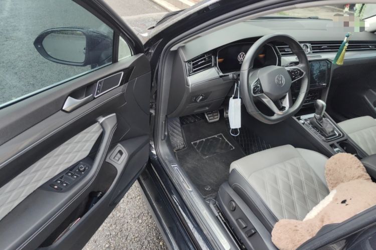 Used Volkswagen Magotan 2023 2 Million Units Limited Edition 330TSI DSG Leading Version Driver Seat
