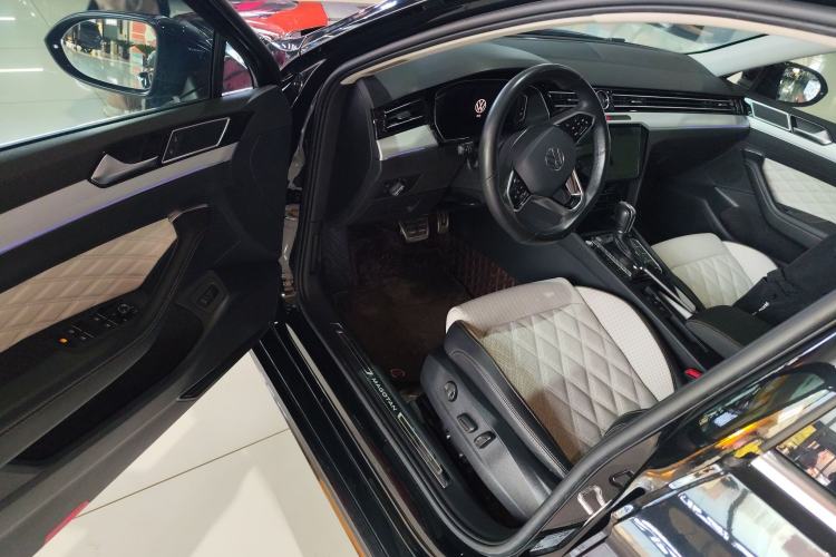 Used Volkswagen Magotan 2023 2 Million Units Limited Edition 330TSI DSG Leading Version Driver Seat