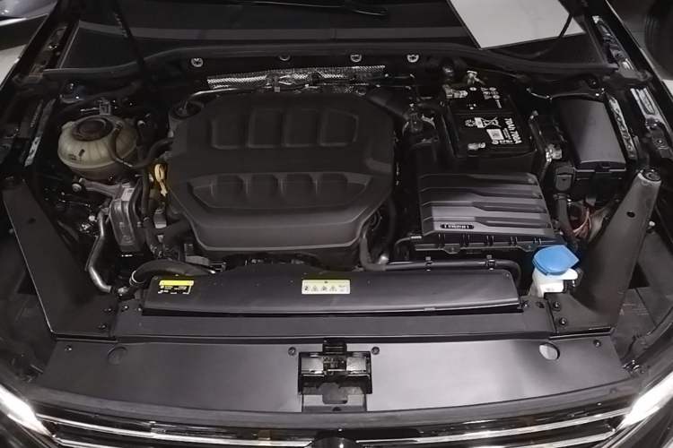 Used Volkswagen Magotan 2023 2 Million Units Commemorative Edition 330TSI DSG Luxury Version Engine Bay