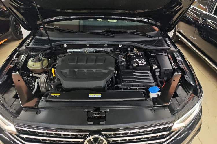 Used Volkswagen Magotan 2023 2 Million Units Commemorative Edition 330TSI DSG Luxury Version Engine Bay