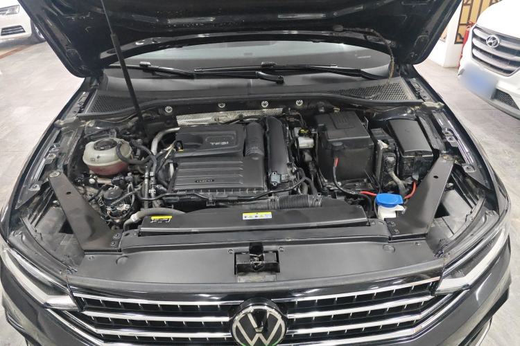 Used Volkswagen Magotan 2023 2 Million Units Limited Edition 280TSI DSG Leading Version Engine Bay