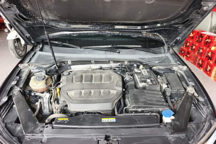 Used Volkswagen Magotan 2023 2 Million Units Limited Edition 330TSI DSG Leading Version Engine Bay