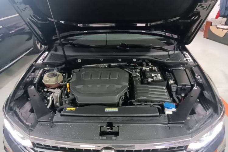 Used Volkswagen Magotan 2023 2 Million Units Limited Edition 330TSI DSG Leading Version Engine Bay