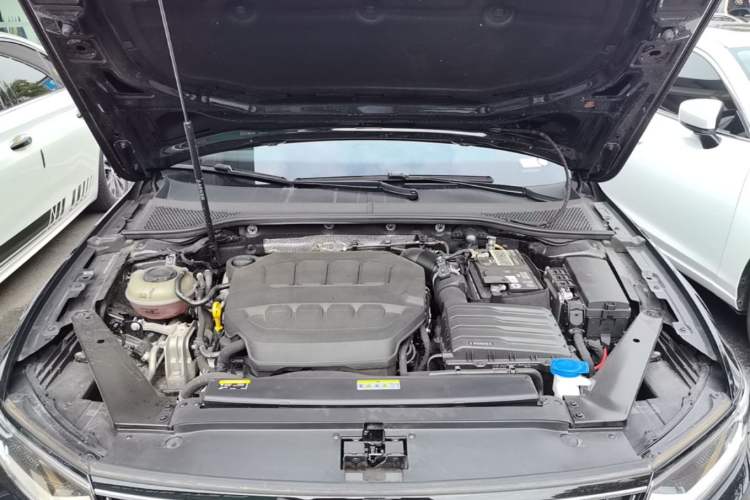 Used Volkswagen Magotan 2023 2 Million Units Limited Edition 330TSI DSG Leading Version Engine Bay