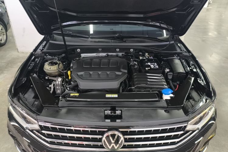 Used Volkswagen Magotan 2023 2 Million Units Limited Edition 330TSI DSG Leading Version Engine Bay