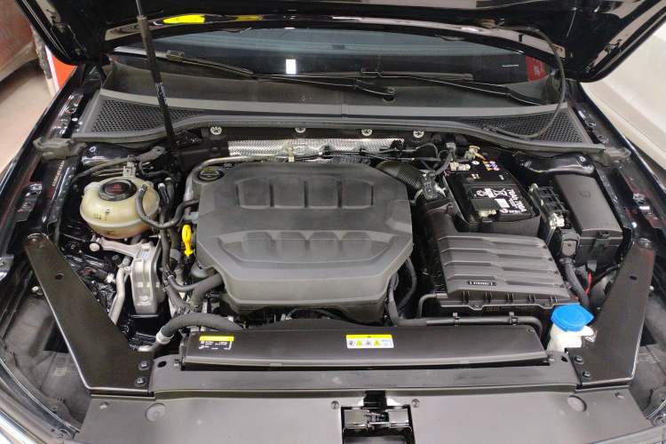 Used Volkswagen Magotan 2023 2 Million Units Commemorative Edition 330TSI DSG Luxury Version Engine Bay
