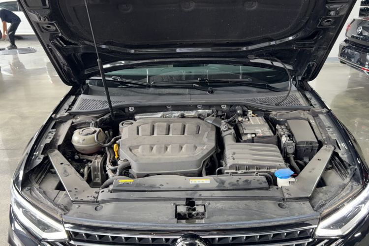 Used Volkswagen Magotan 2023 2 Million Units Commemorative Edition 330TSI DSG Luxury Version Engine Bay