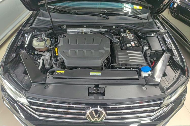 Used Volkswagen Magotan 2023 2 Million Units Limited Edition 330TSI DSG Leading Version Engine Bay