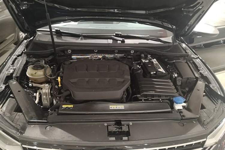 Used Volkswagen Magotan 2023 2 Million Units Commemorative Edition 330TSI DSG Luxury Version Engine Bay