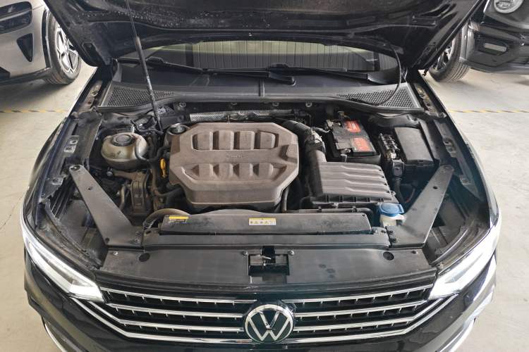 Used Volkswagen Magotan 2023 2 Million Units Limited Edition 330TSI DSG Leading Version Engine Bay