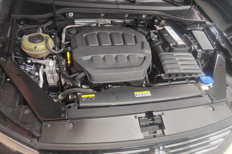 Used Volkswagen Magotan 2023 2 Million Units Commemorative Edition 330TSI DSG Luxury Version Engine Bay