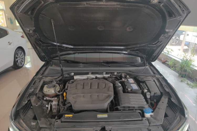 Used Volkswagen Magotan 2023 2 Million Units Commemorative Edition 330TSI DSG Luxury Version Engine Bay