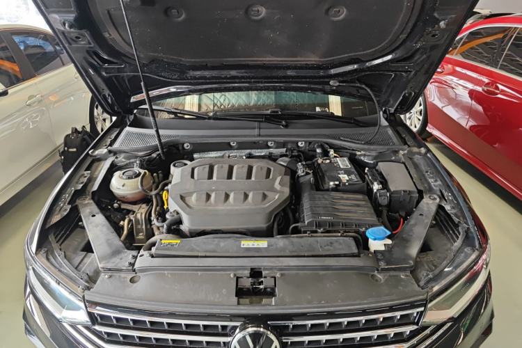 Used Volkswagen Magotan 2023 2 Million Units Limited Edition 330TSI DSG Leading Version Engine Bay