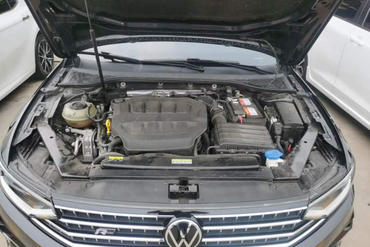 Used Volkswagen Magotan 2023 2 Million Units Limited Edition 330TSI DSG Leading Version Engine Bay