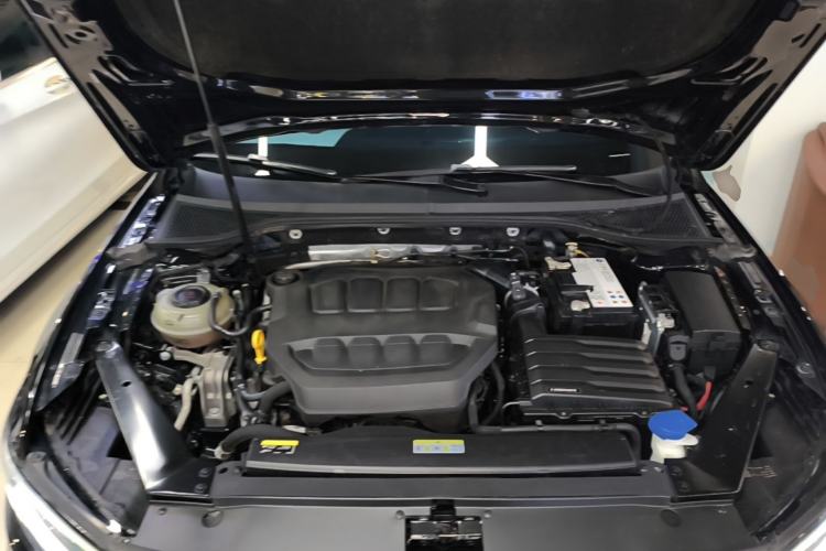 Used Volkswagen Magotan 2023 2 Million Units Limited Edition 330TSI DSG Leading Version Engine Bay