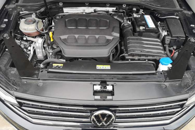 Used Volkswagen Magotan 2023 2 Million Units Limited Edition 330TSI DSG Leading Version Engine Bay